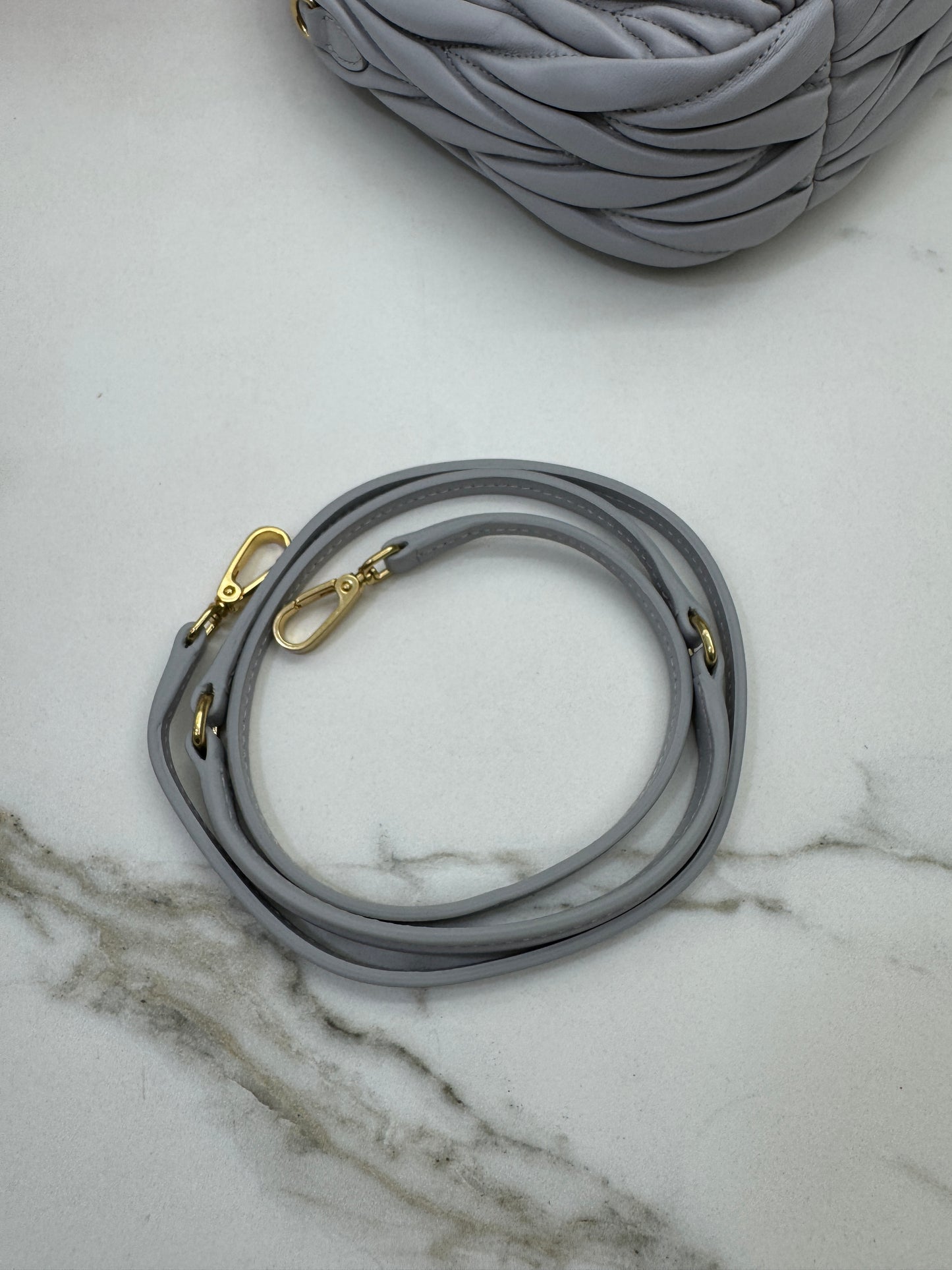 MIU MIU Wander Small 霧霾藍