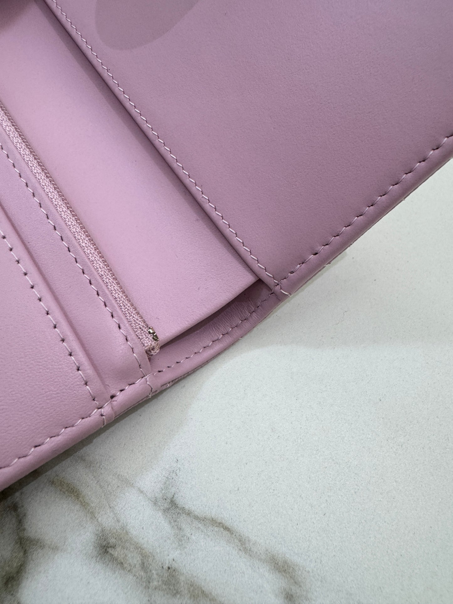 CHANEL Passport Holder 粉紅色淺金扣