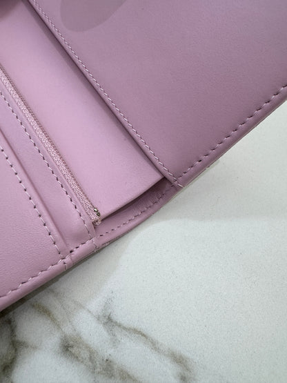 CHANEL Passport Holder 粉紅色淺金扣