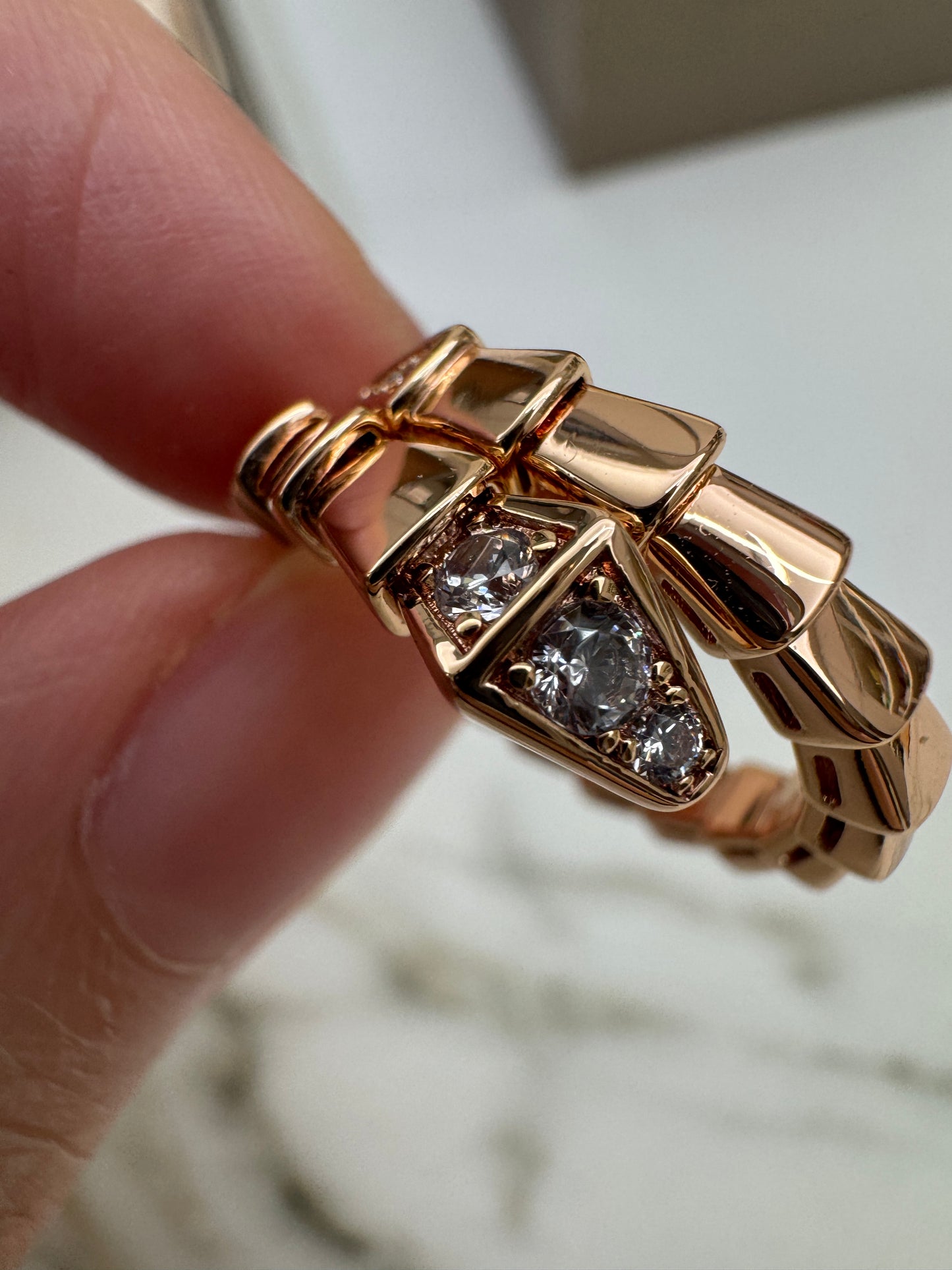 BVLGARI Serpenti 蛇骨戒指 玫瑰金