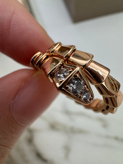 BVLGARI Serpenti 蛇骨戒指 玫瑰金