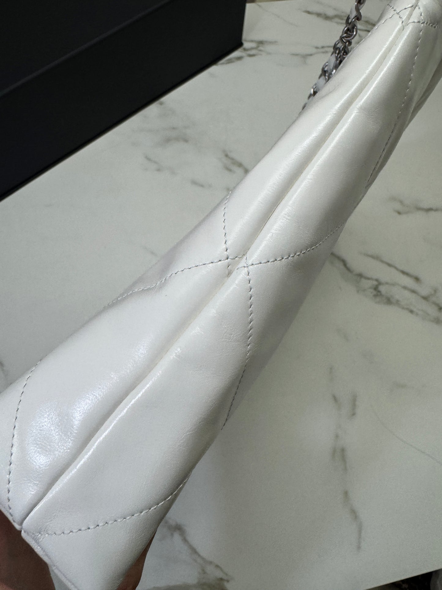 CHANEL 22 Bag Medium 白銀