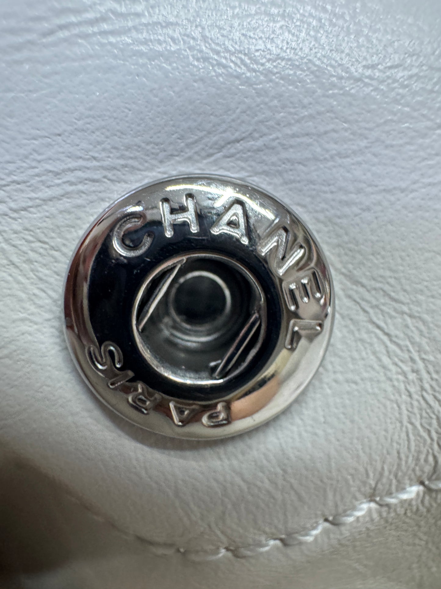 CHANEL 22 Bag Medium 白銀