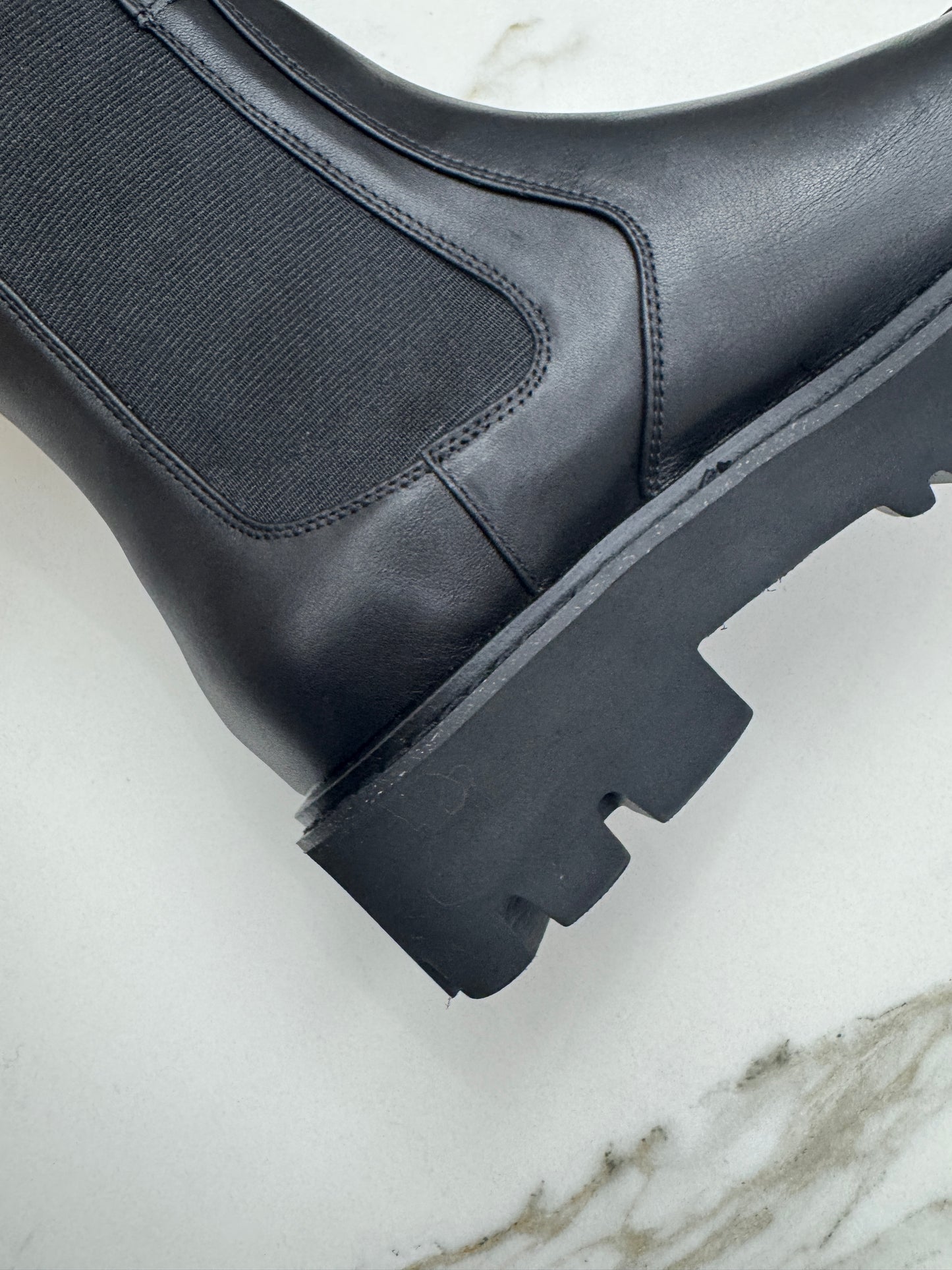 CHANEL 24B 切爾西長靴