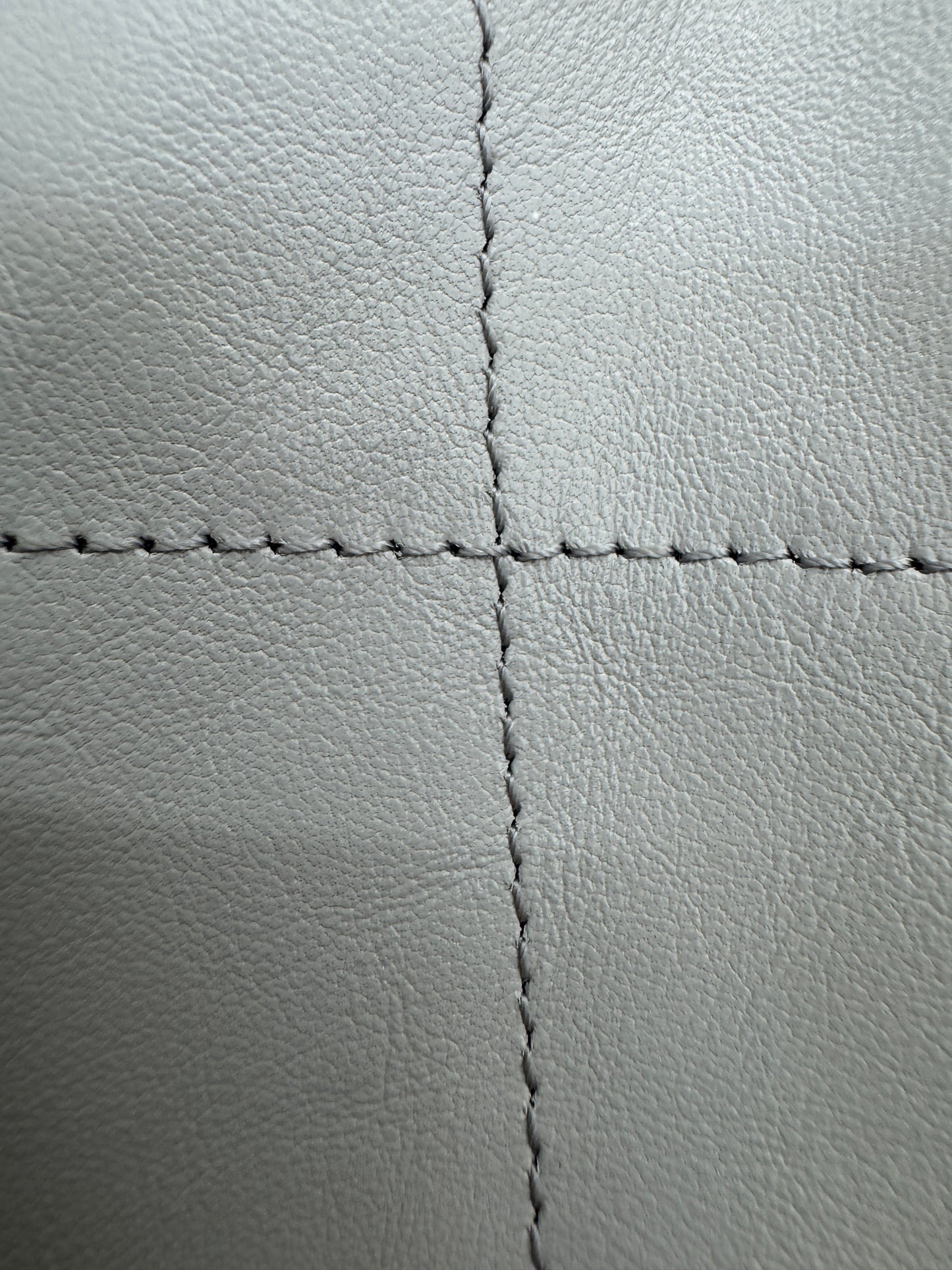 CHANEL Mini 22 Bag 25P淺灰色 新版磁吸扣