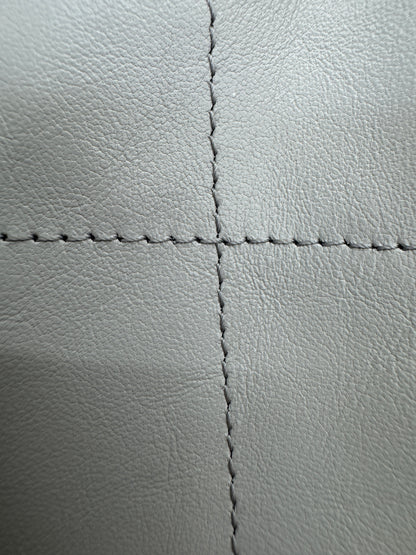 CHANEL Mini 22 Bag 25P淺灰色 新版磁吸扣