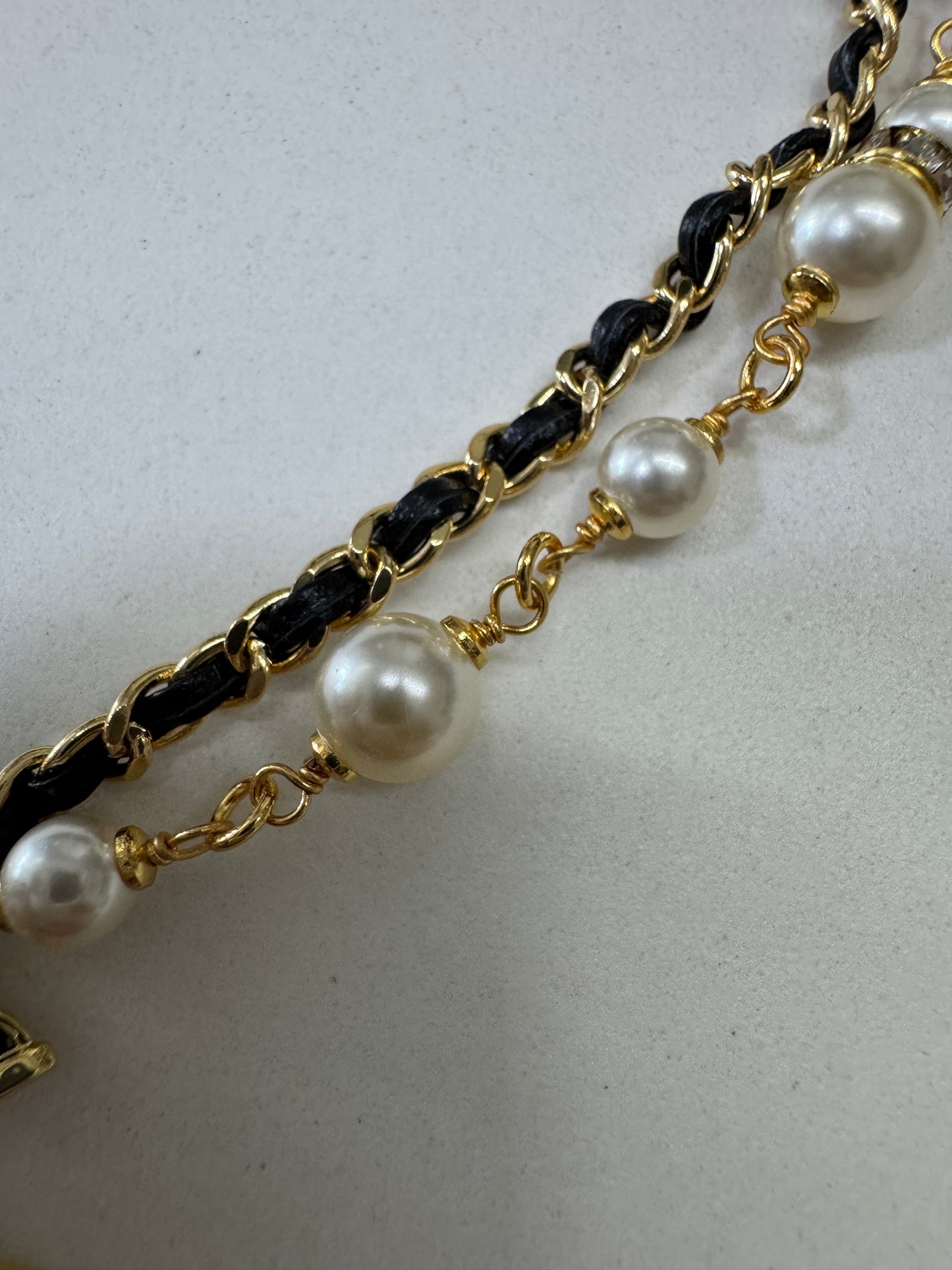 CHANEL 24K 珍珠拼穿皮鏈雙層Choker