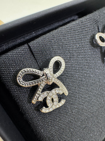 CHANEL 25K 蝴蝶結耳環 銀色