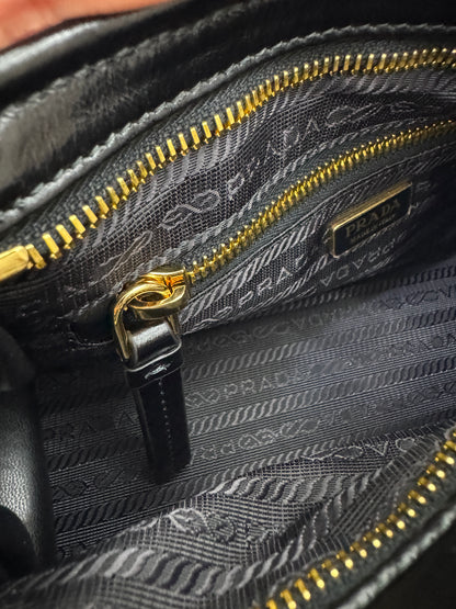 PRADA Mini Bonnie 油蠟牛皮