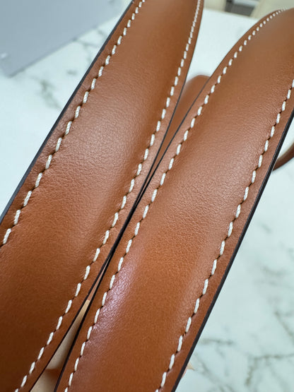 CELINE Soft 16 Medium 棕色