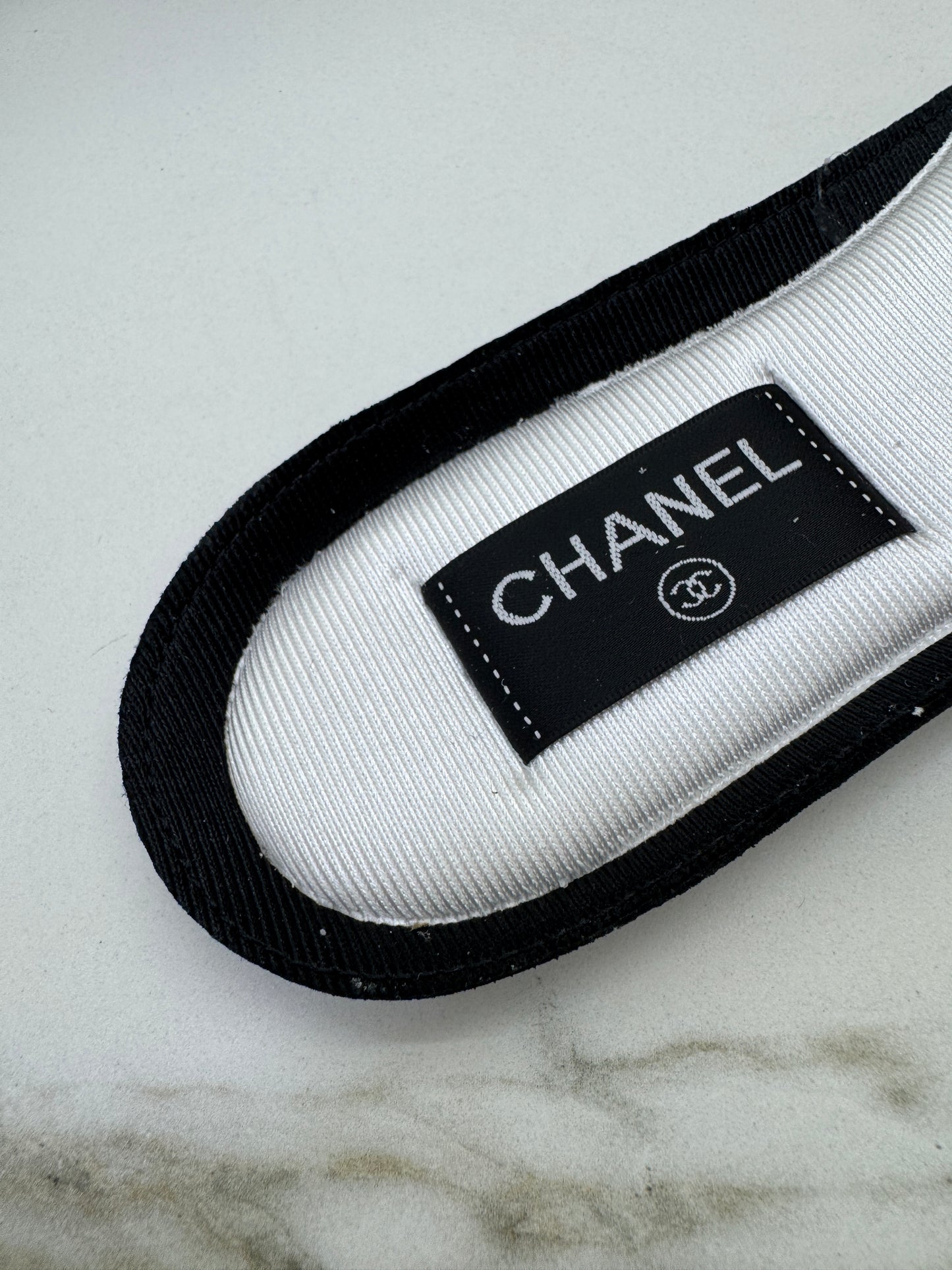 CHANEL 25A 淺金色運動鞋