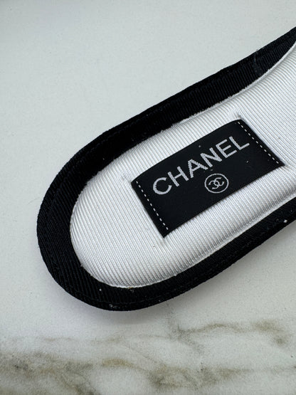 CHANEL 25A 淺金色運動鞋
