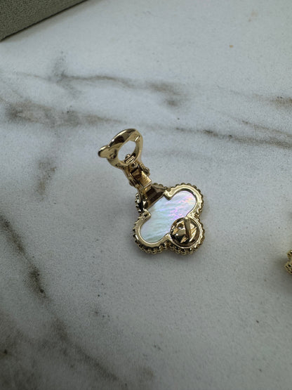 VCA Vintage Alhambra Earrings 白貝母金色