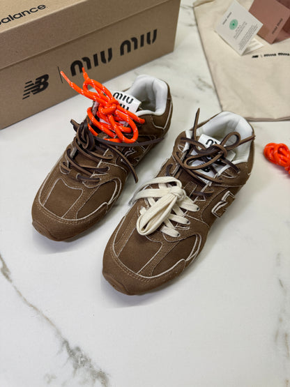 MIU MIU x NEW BALANCE 棕色猄皮軟底運動鞋