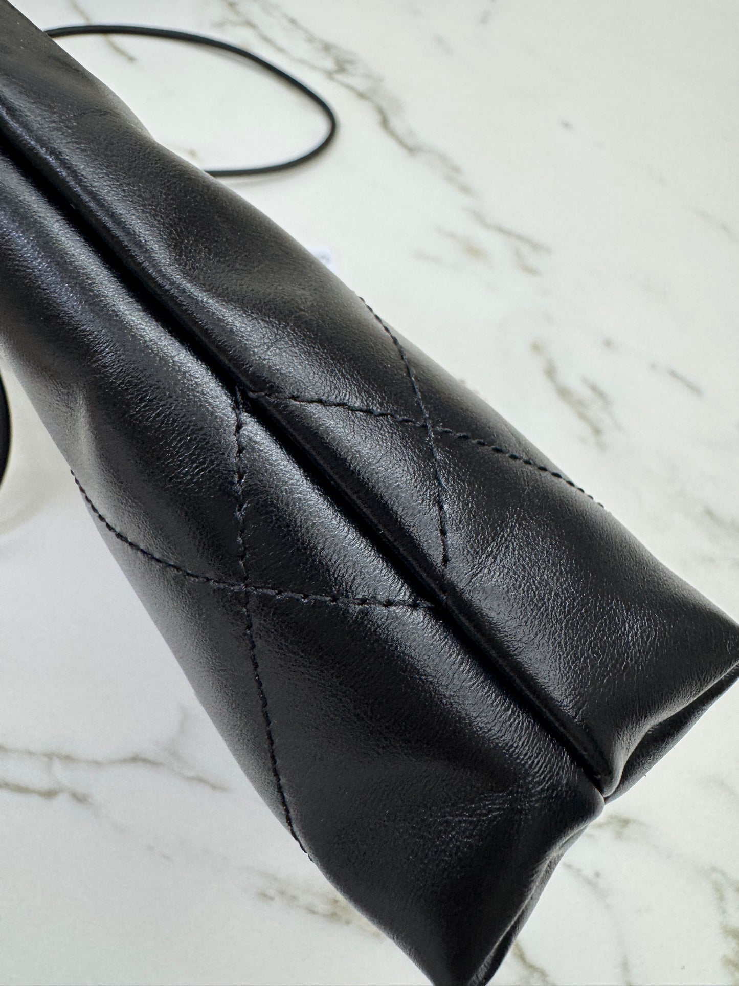 CHANEL Mini 22 Bag 黑銀 【同步最新磁吸扣版】