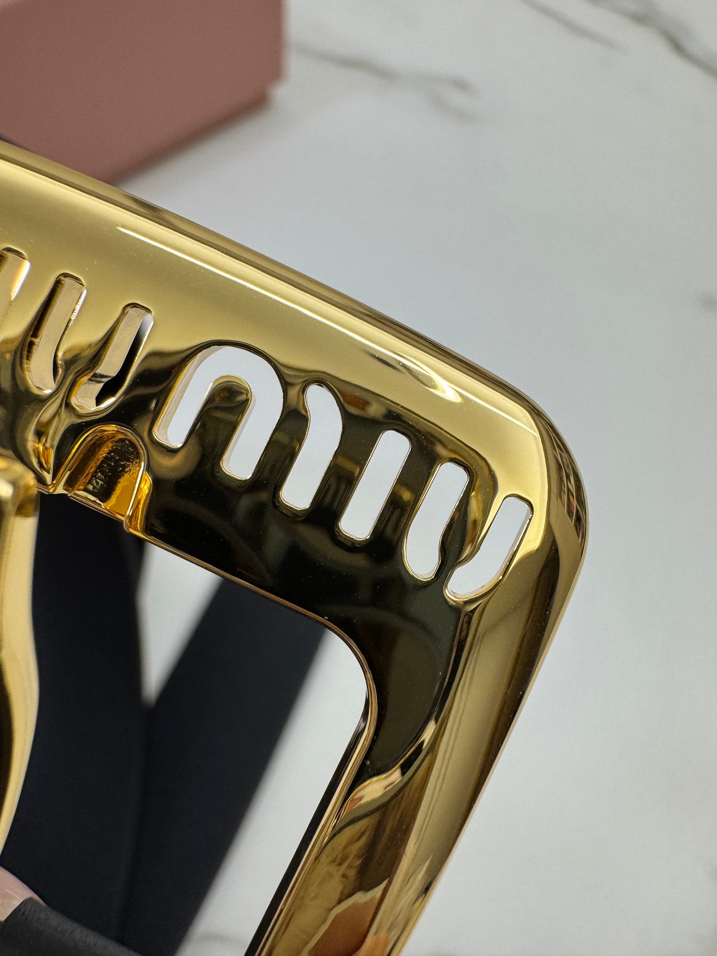 MIU MIU 鏤空扣皮帶