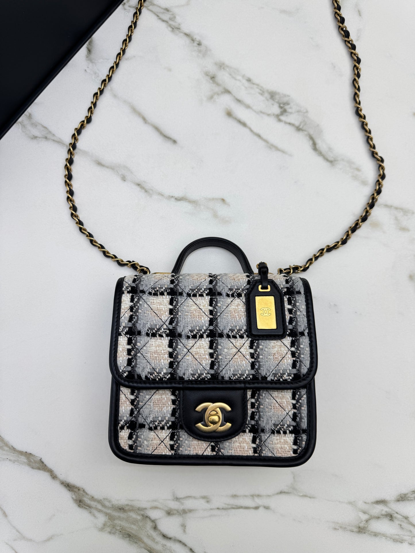 CHANEL 22K 郵差豆腐包 漸變Tweed