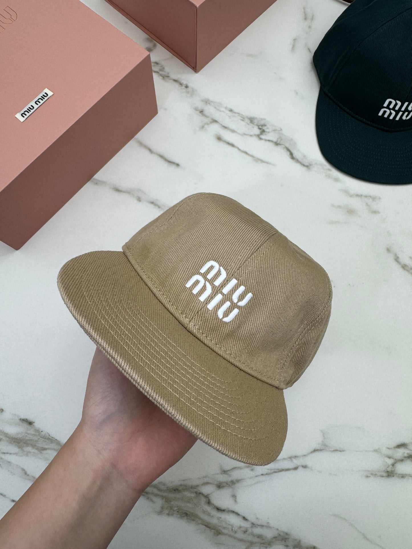 MIU MIU 軟頂鴨舌帽