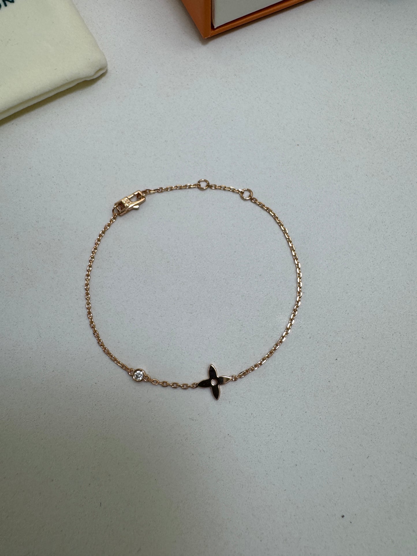 LV 小花拼單鑽玫瑰金手鏈