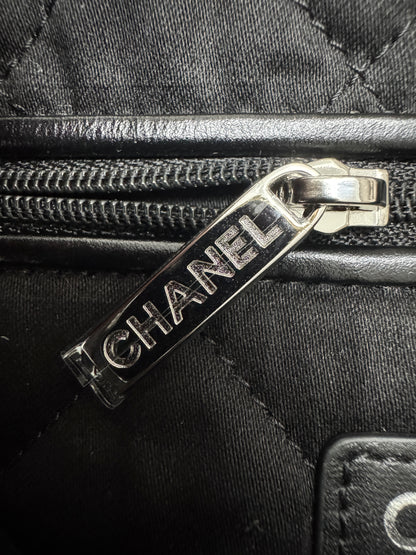 CHANEL 22 Bag Large So Black