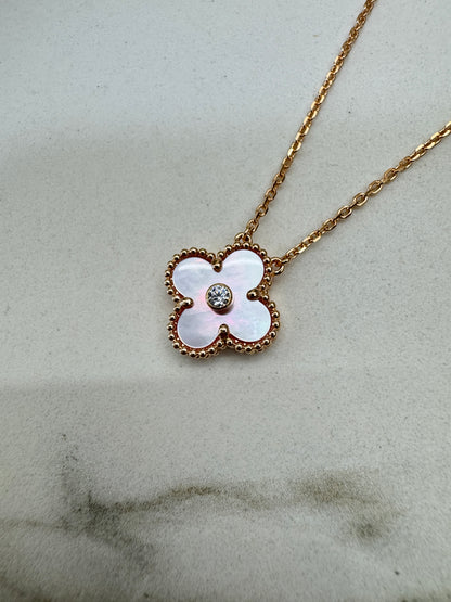 VCA Vintage Alhambra 2025 Holiday Pendant 粉貝母