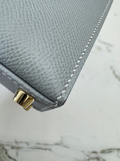 HERMES Kelly 25 冰川藍拼奶昔白 Epsom 香檳金扣 8U Bleu Glacier/ 10 Craie PBHW