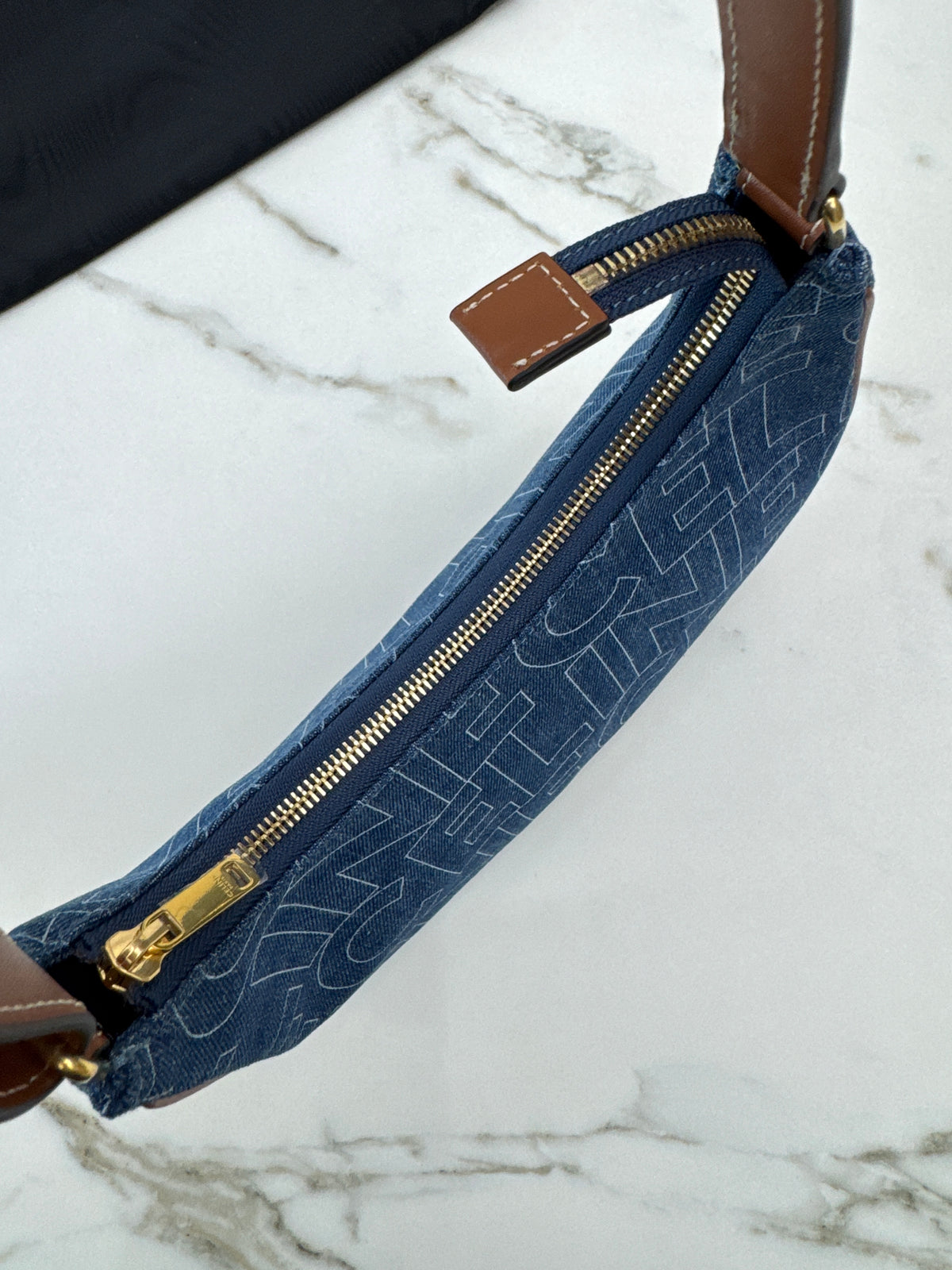 CELINE Ava Hobo 牛仔