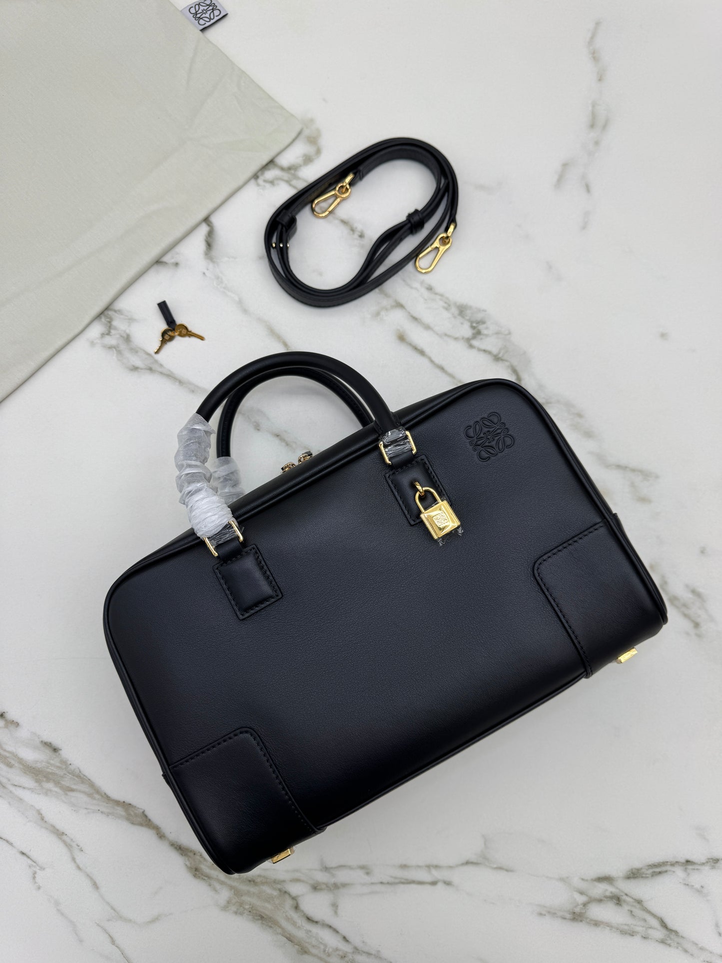 LOEWE Amazona 28 黑色