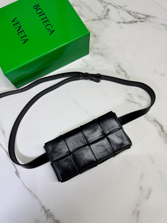 BV 8格油臘皮腰包