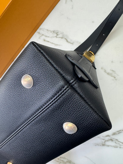 LV Low Key Hobo PM 黑色