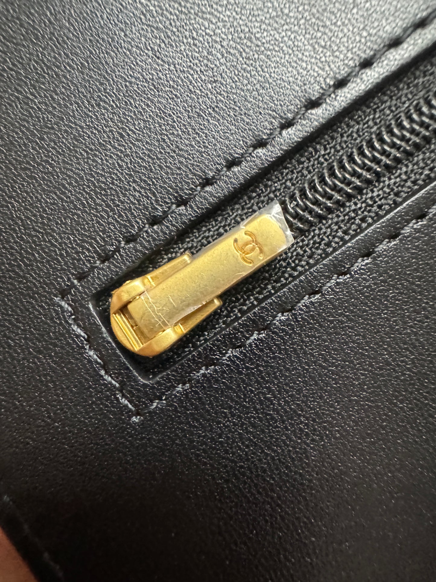 CHANEL woc 24A 琺瑯調節扣 羊皮 黑