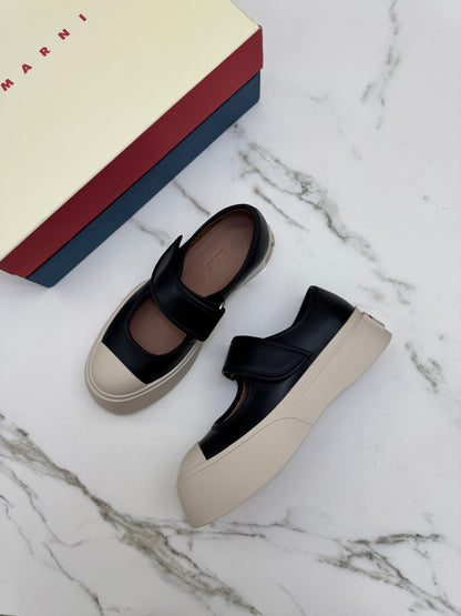 MARNI 大頭瑪麗珍 黑色皮款