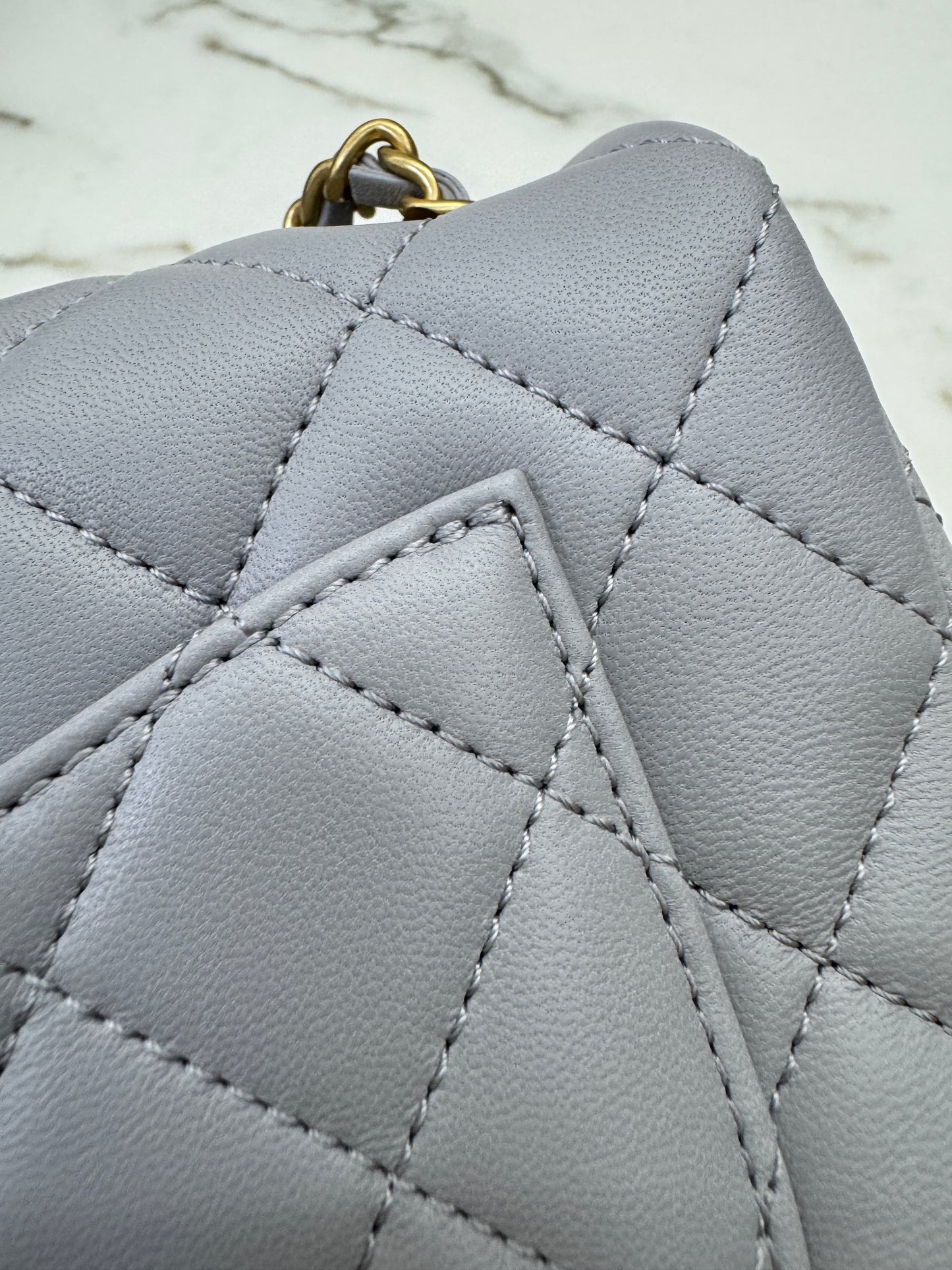CHANEL Mini CF20 金球 淺灰色