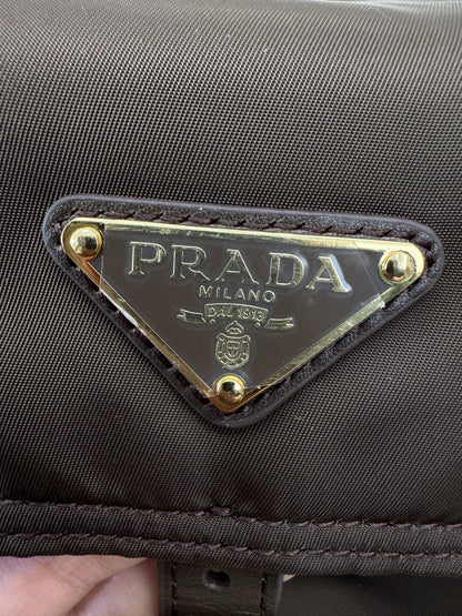 PRADA Re-nylon Explore Large 深棕色