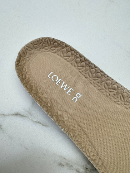 LOEWE X ON 8.0 淺米拼天藍色