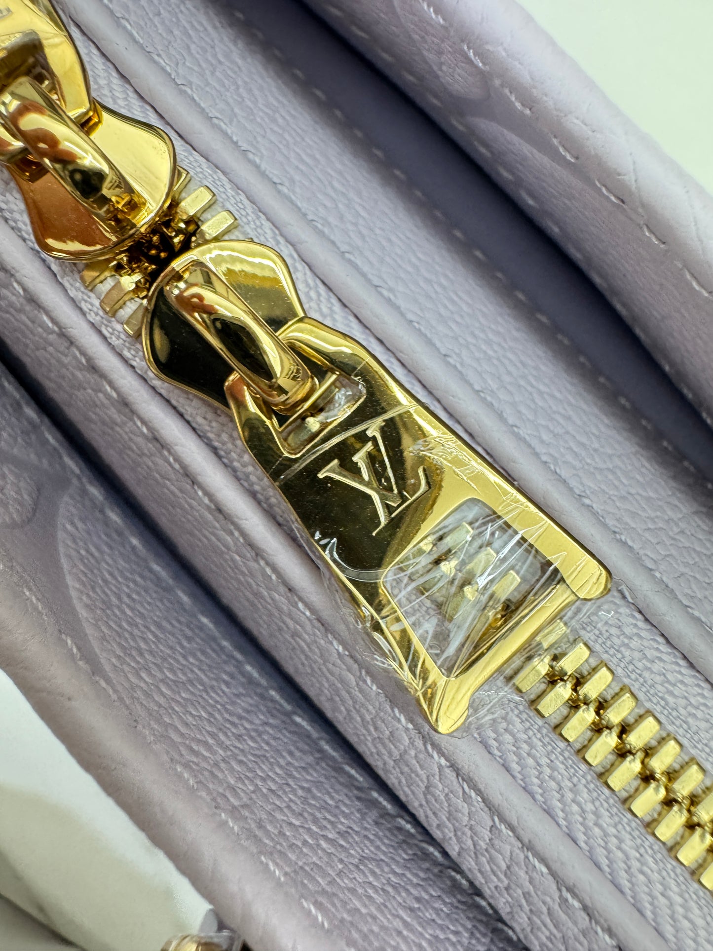LV On the Go East-west 淺紫