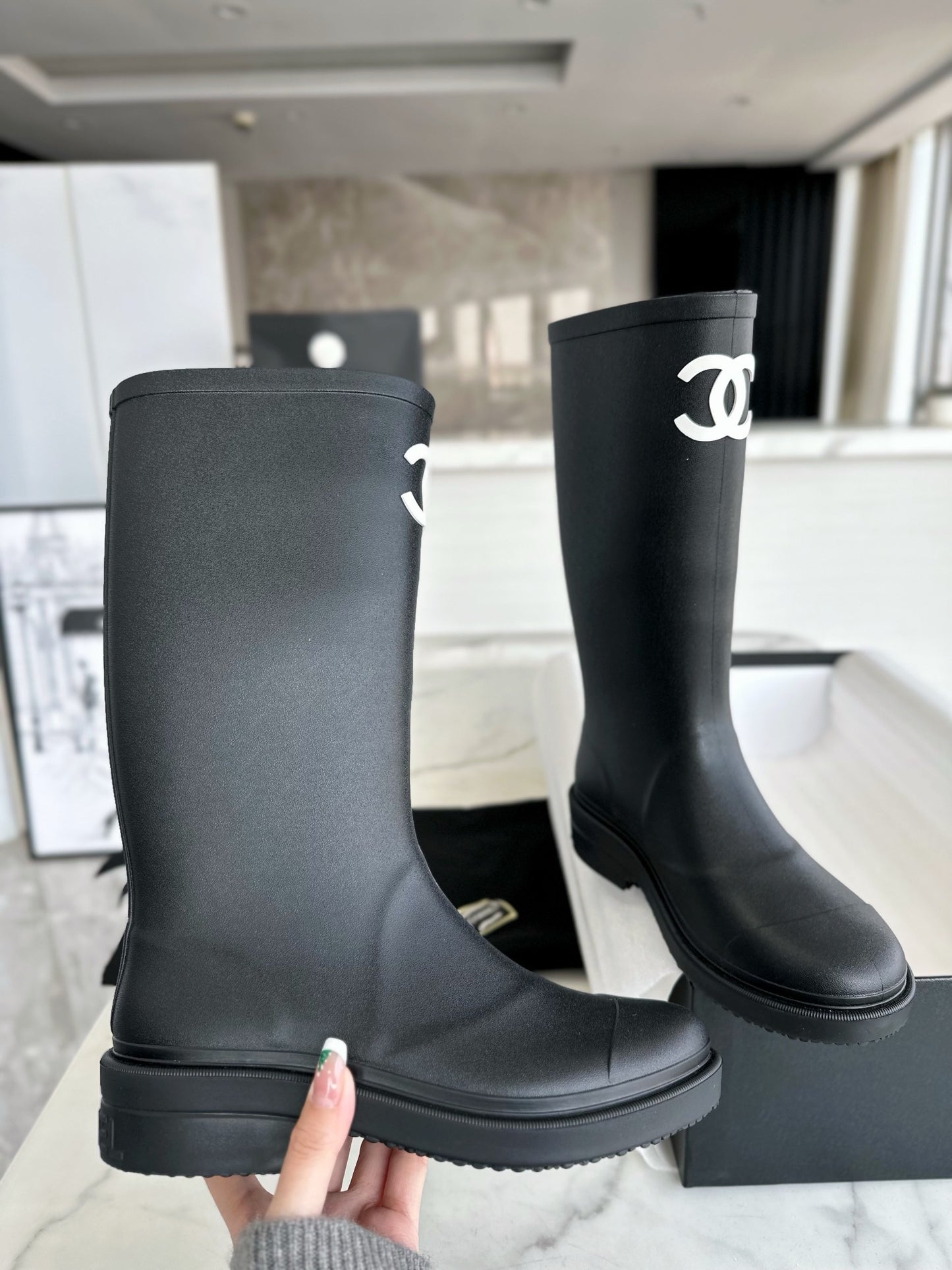 CHANEL 雨靴 🌟爆款 ￼