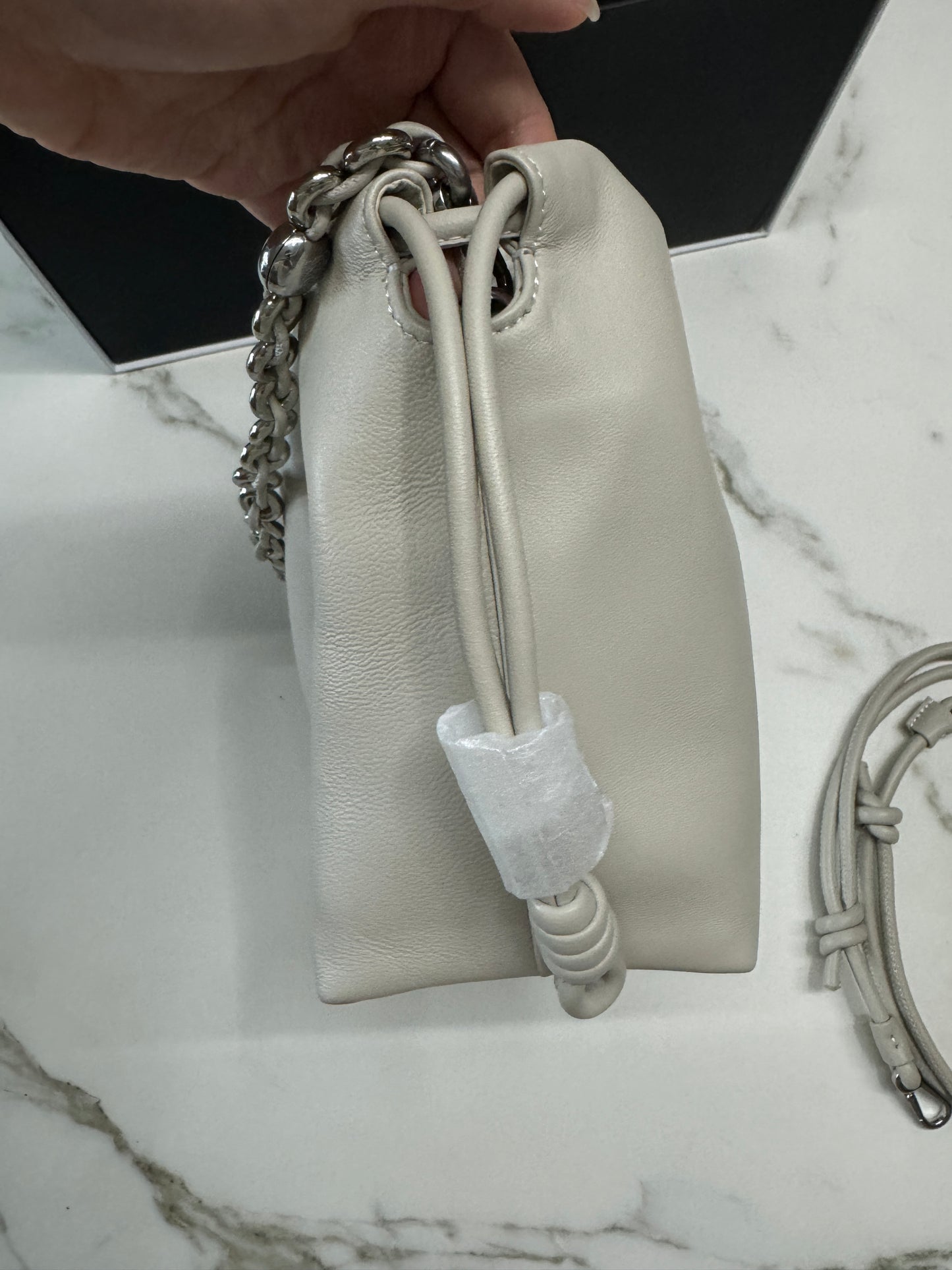 LOEWE Flamenco Purse 海鹽白 Medium Sea Salt