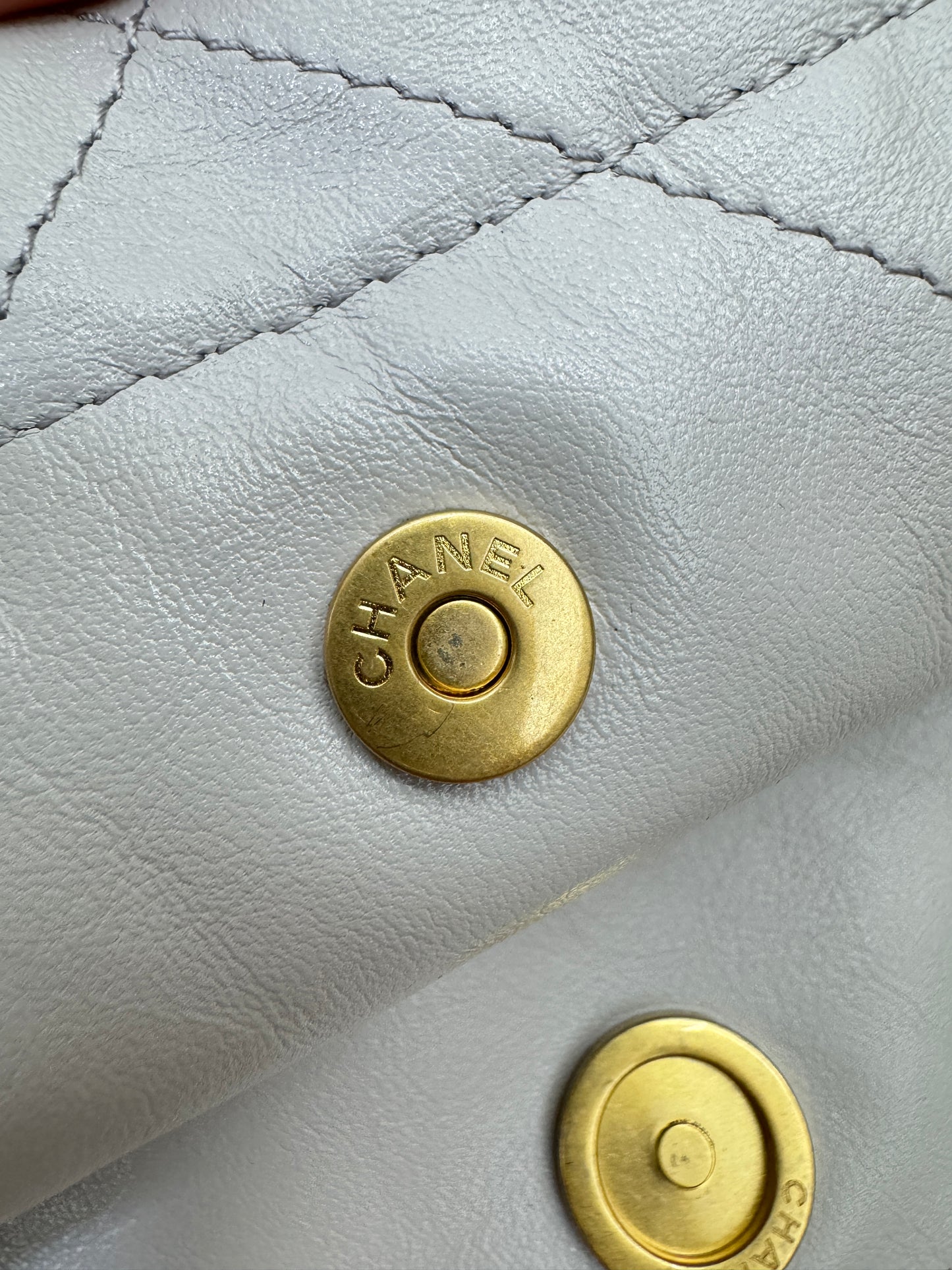 CHANEL 22Bag Small 25S淺灰色