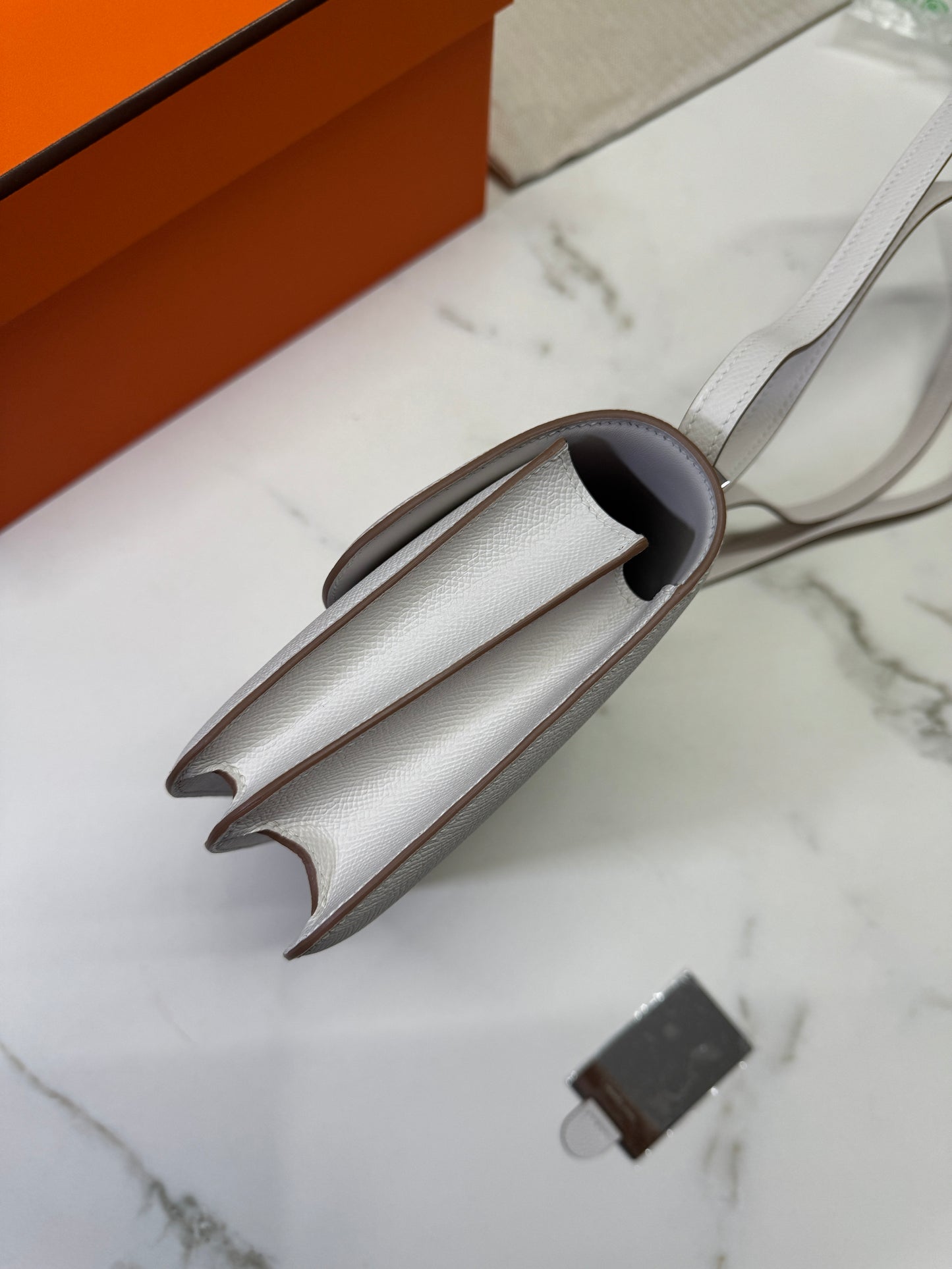 HERMES Mini Constance 奶灰色銀扣 Epsom M4 Gris Pale PHW