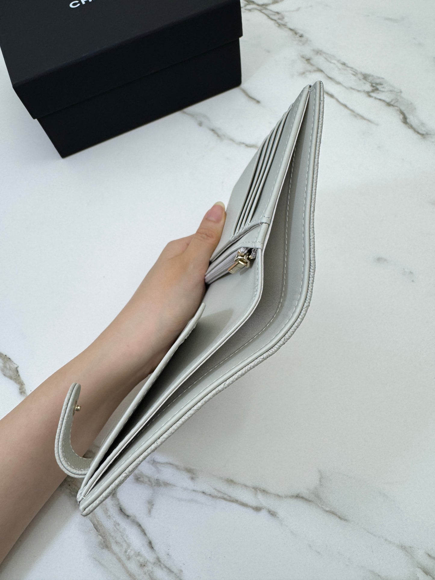 CHANEL Passport Holder 淺灰