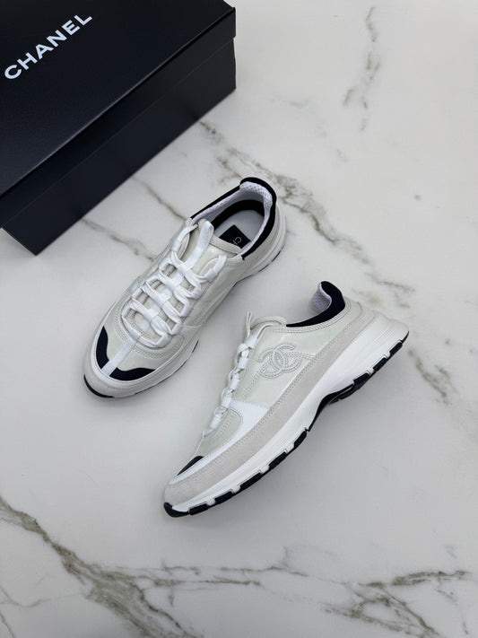 CHANEL 25A 白色運動鞋
