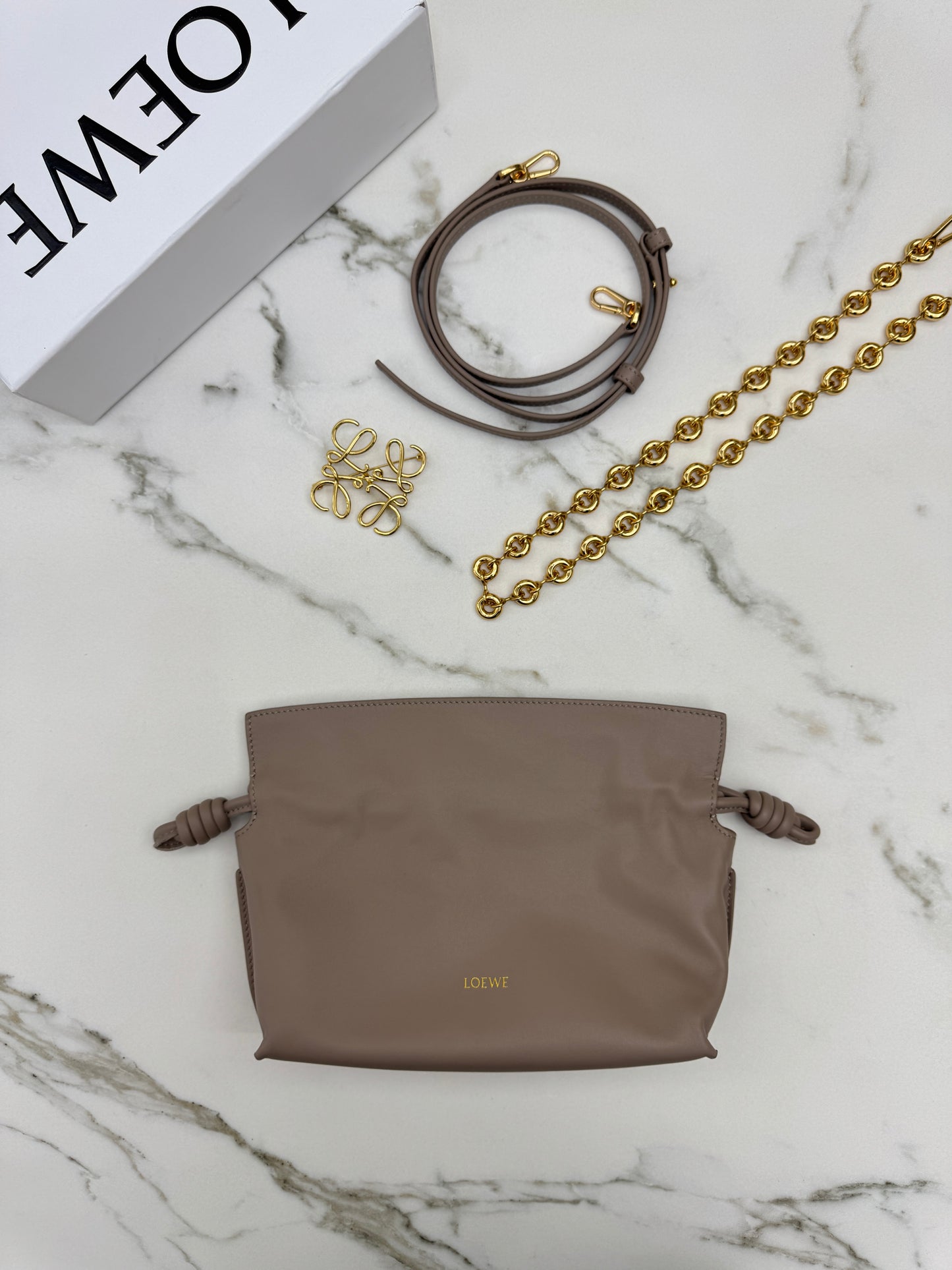 LOEWE Mini Flamenco Purse 沙色 Sand【另加胸針和甜甜圈鏈條】