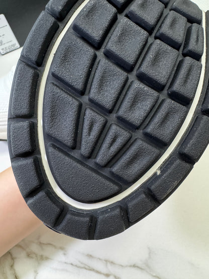 CHANEL 24S 純白運動鞋