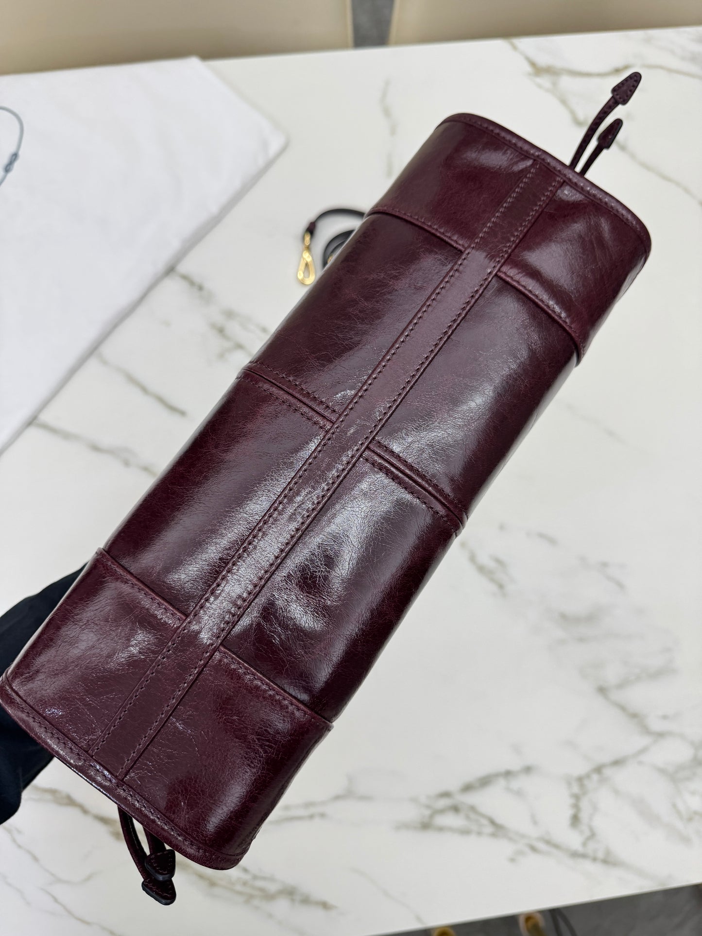 PRADA Bonnie Medium 酒紅油臘皮