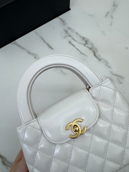 CHANEL Kelly 白色皺紋光面牛皮