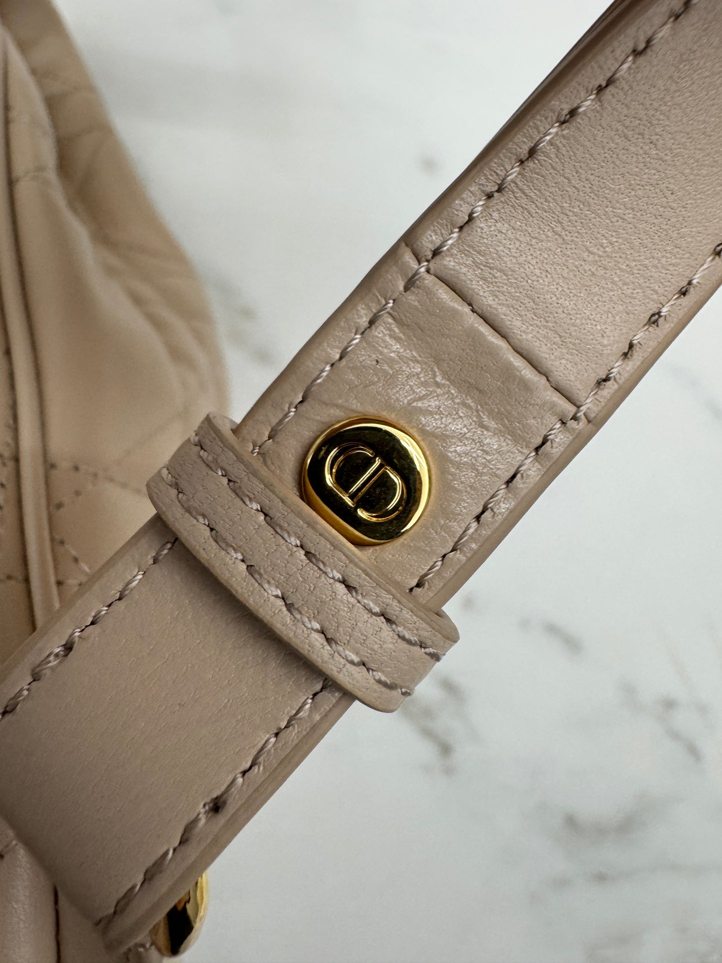 DIOR Caro Backpack Medium 奶茶色