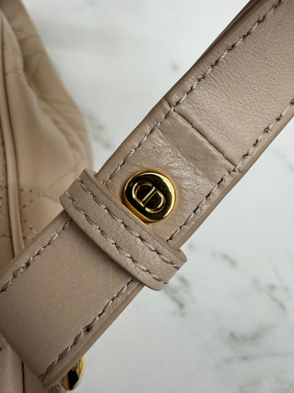 DIOR Caro Backpack Medium 奶茶色
