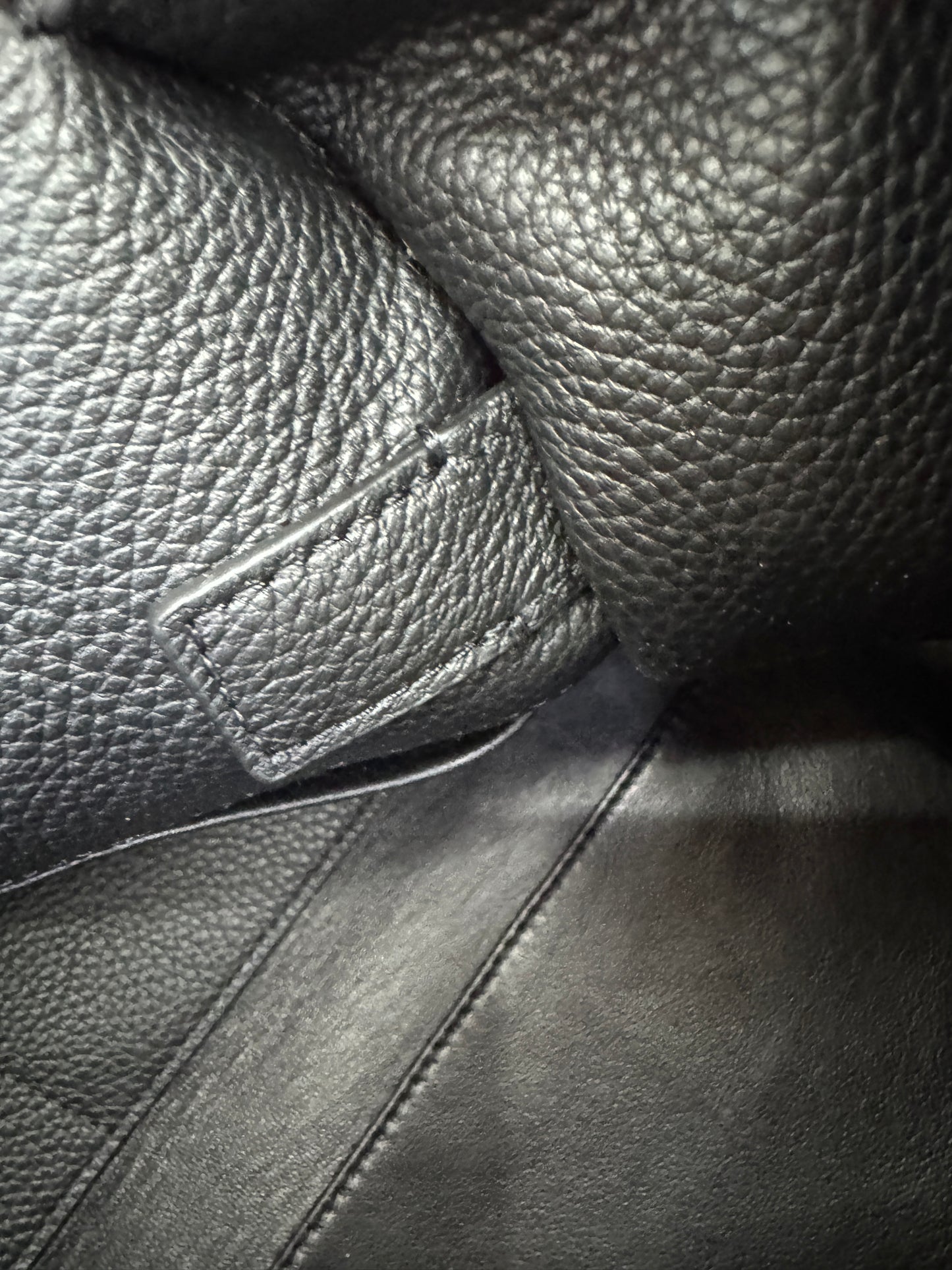 THE ROW Shoulder Marguax 12 黑色荔枝紋 Black Grained Calfskin