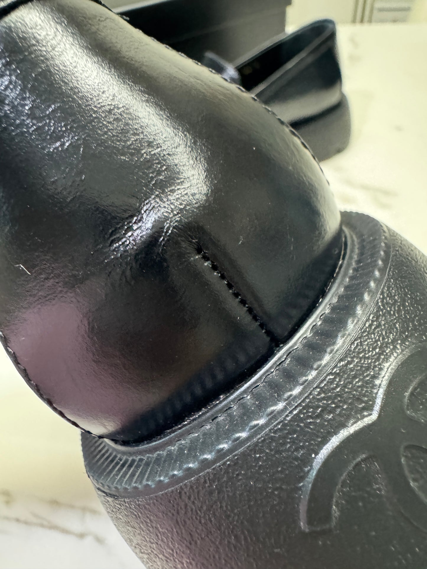 CHANEL 24B Loafer 字母樂福鞋